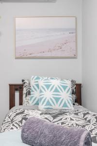 Chic Single Room - AC - Next to Central Station - Nearby CBD USYD UTS Top Viewed Bistros - Shared Bathroom