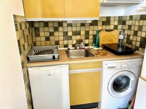 Studio Cabine pour 4 avec Terrasse et Parking Privé à 300m de la Plage à Argelès-sur-Mer - FR-1-388-225