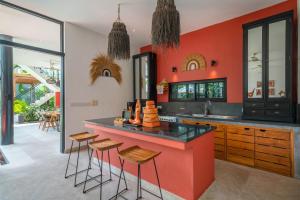 Villa Boa - Stunning 3BR Beachside Villa in Canggu