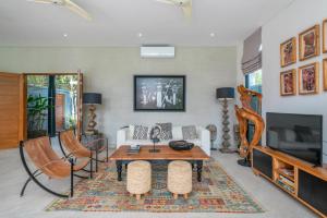 Villa Boa - Stunning 3BR Beachside Villa in Canggu