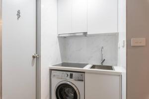Comfy Triple Room - Centrally Located of SYD - Nearby Central Station Town hall ICC Darling Harbour UTS USYD - Shared Bathroom