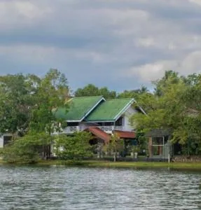 Leibe Lake Holiday Villa - Wennappuwa