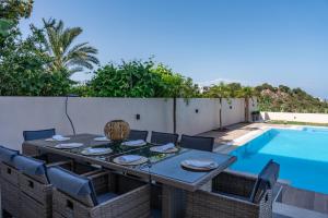 Hillside Horizon Villa