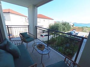 Seaside Serenity "Rosé" with pool, 150m from sea