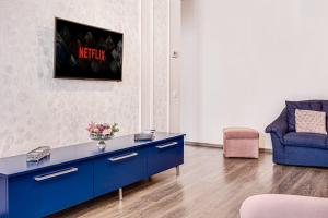 ARI Rose Apartment with Cozy Balcony