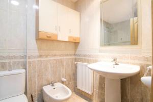 Piso con piscina a 300m de playa Arenal - 0312