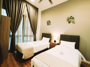 7 Kuala Lumpur City for 4 to 12 PAX of 4 BEDROOMS and 3 BATHROOMS near KLCC