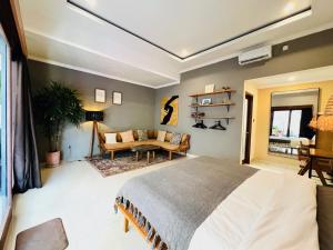 Villa Royal Canggu - 3 minutes to FINNS Beach club!