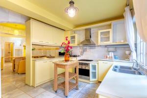 Pacos Resort Luxury Villa 32