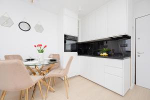 Capitol Bright Apartment in Central Warsaw by Noclegi Renters