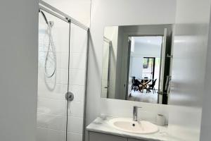 Cabin 5, 2 Bedroom, 1 Bathroom Cabin Retreat