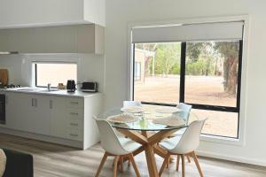 Cabin 5, 2 Bedroom, 1 Bathroom Cabin Retreat