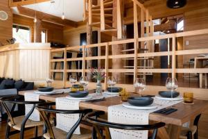 Esk Treehouse Cabin Unique Home with River Views