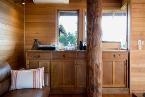 Esk Treehouse Cabin Unique Home with River Views