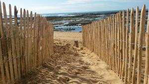 Maison cosy idéale pour 2 familles avec jardin à 10 min plage