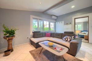 Baeutiful Villa Simona with garden in Medulin