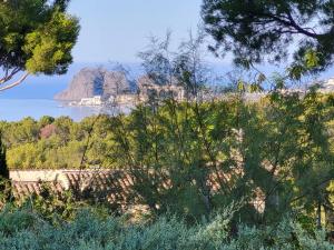 B&B / Chambres d'hotes Chambre privee, piscine, pool house, cuisine d'ete : photos des chambres