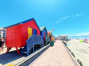 Beach Hut Empire Apartment