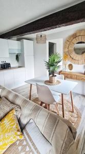 Appartements 4-Pieds Cite - Barbacane - Historique - Romantique - Clim : photos des chambres