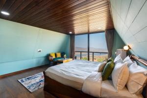 StayVista at Peak & Paddle with Lake View