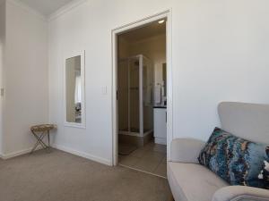 Courtside Views Empire Apartment