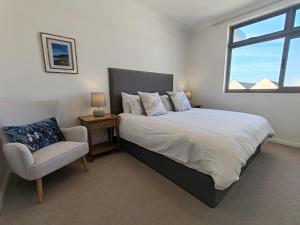 Courtside Views Empire Apartment