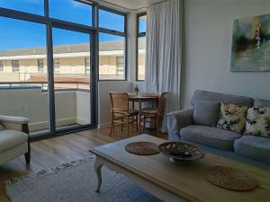 Courtside Views Empire Apartment