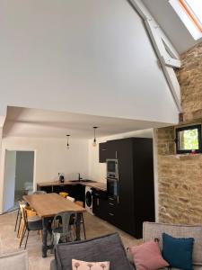 Maisons de vacances La grange - Grande longere a moins de 30 minutes des plages : photos des chambres