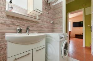 Apartment Koromacno 2334