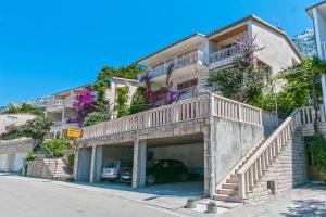 Apartments and rooms by the sea Brela, Makarska - 2752 