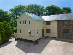 Chy Lowen, Treluswell - 彭林