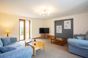 Chy Lowen, Treluswell