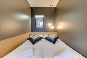 GARNIZON Apartment with PARKING & balcony