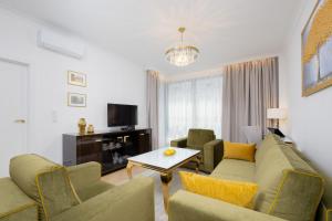 Stylish Grzybowska Apartments by Noclegi Renters