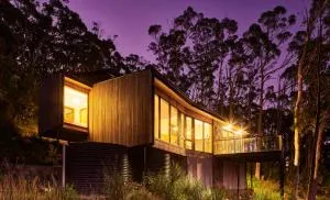 The Lookout House at Pirates Bay - Eaglehawk Neck