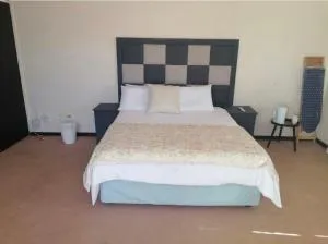 The Pele Guest House - Carletonville