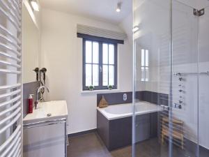 Reetland am Meer - Ihre Superior Reetdachvilla E28 - Zwei Schlafzimmer, Kamin & pure Wohlfühlatmosphäre