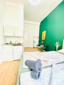 Budget 8BR Apartment with Terrace for 16 Guests