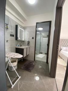 Luxurious 1BR Apartment centrally-located in the heart of the serene suburbs of Kilileshwa