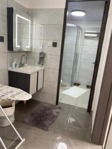 Luxurious 1BR Apartment centrally-located in the heart of the serene suburbs of Kilileshwa