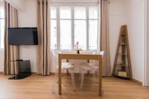 Luxury Art Deco Elegant Escape by Eiffel Tower