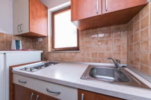 Apartments and rooms by the sea Brela, Makarska - 2752
