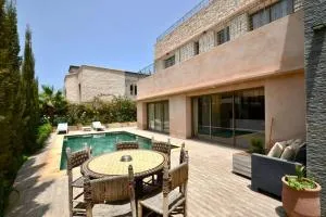 Élégante maison avec piscine privée - Ghazoua