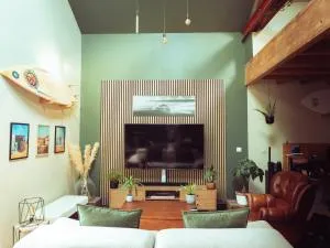 Loft industriel 150 m2 10min du circuit - Allonnes