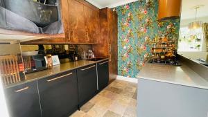 UNIQUE beautiful peaceful conservation area - 20m to town