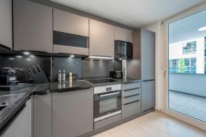 EXQUIS 2BR Design Apartment LOUIS I Parking I Balcony I Mercedes-Benz I Family-friendly
