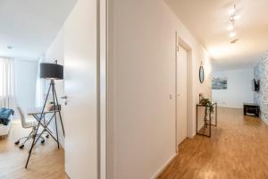 EXQUIS 2BR Design Apartment LOUIS I Parking I Balcony I Mercedes-Benz I Family-friendly