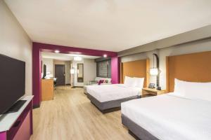 Deluxe Suite with Two Queen Beds and Sofa Bed - Non-Smoking room in La Quinta by Wyndham Chattanooga-Hamilton Place