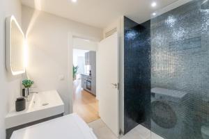 Stylish 2BD Apt in the Centre 10 minutes away from the Beach