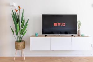 Stylish 2BD Apt in the Centre 10 minutes away from the Beach